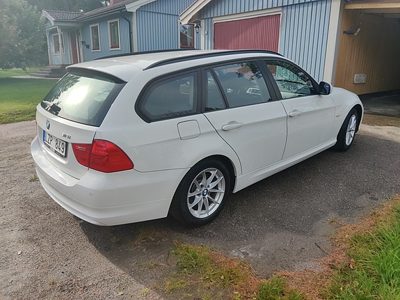 BMW 318i 2 of 5