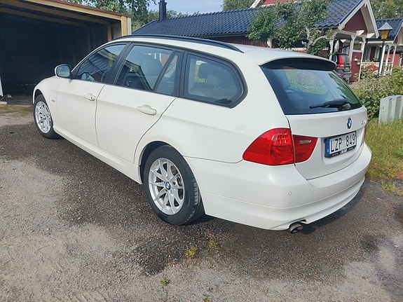 BMW 318i 4 of 5