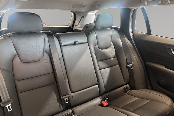Volvo V60 12 of 28