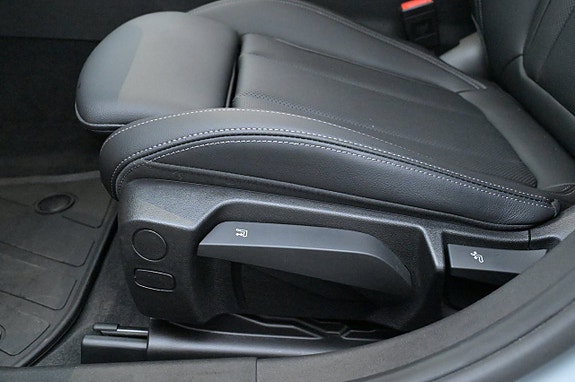 BMW 330e 10 of 27