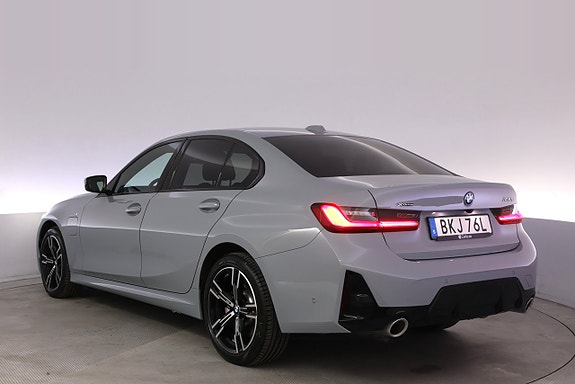 BMW 330e 4 of 27