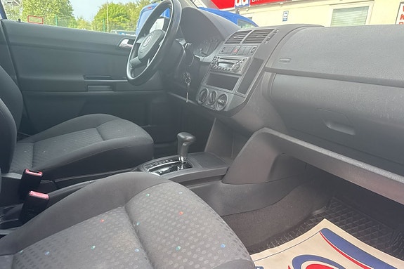 Volkswagen Polo 16 of 19