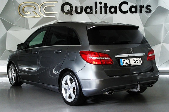 Mercedes-Benz B180 3 of 5