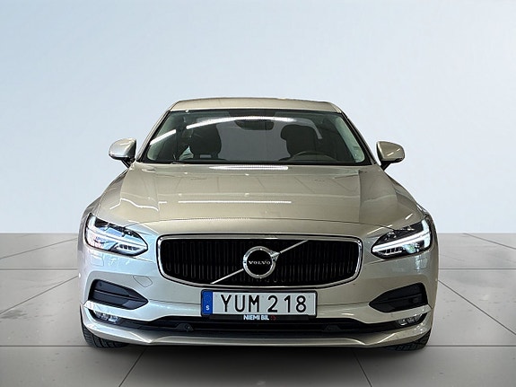 Volvo S90 2 of 5