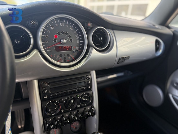 MINI Cooper S 14 of 24