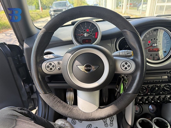 MINI Cooper S 11 of 24