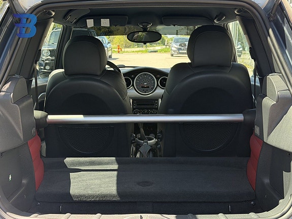 MINI Cooper S 17 of 24