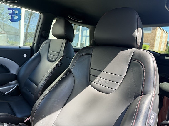 MINI Cooper S 8 of 24