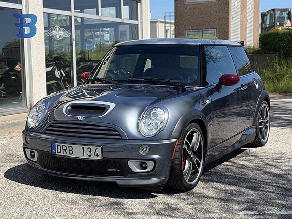 MINI Cooper S 4 of 5