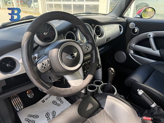 MINI Cooper S 6 of 24