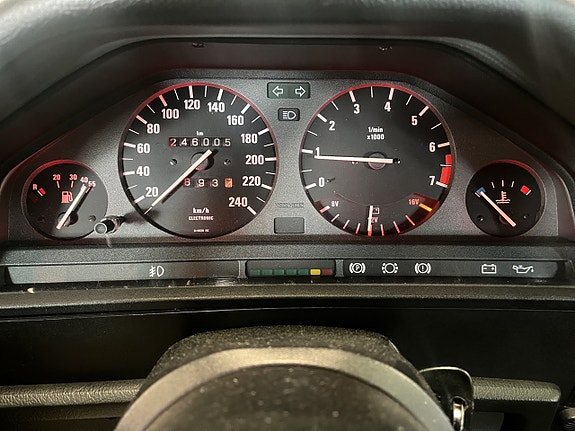 BMW 325i 11 of 21