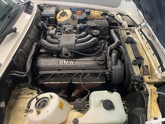 BMW 325i 17 of 21