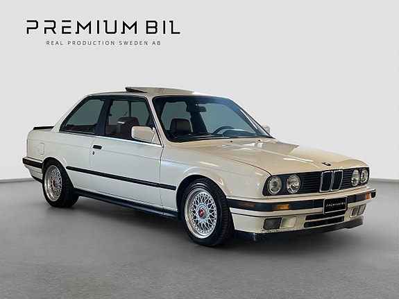 BMW 325i 3 of 5