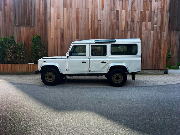 Land Rover Defender 110