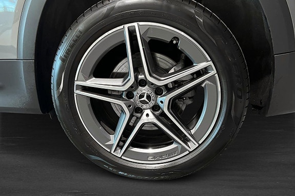 Mercedes-Benz GLB200 12 of 17