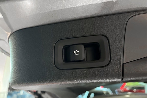 Mercedes-Benz GLB200 14 of 17