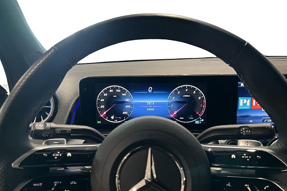 Mercedes-Benz GLB200 6 of 17