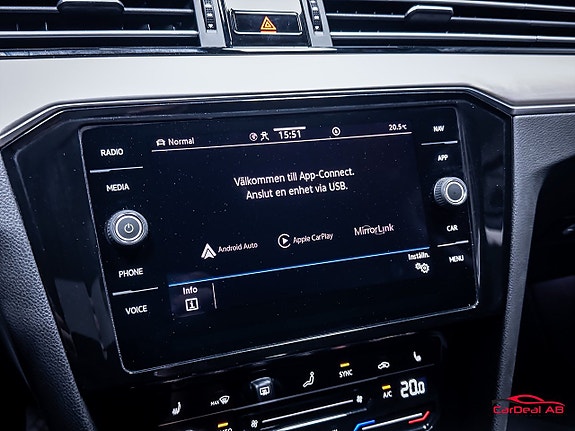 Volkswagen Passat 28 of 30