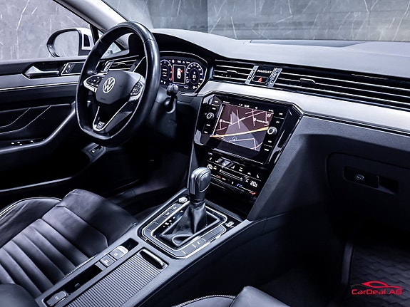 Volkswagen Passat 13 of 30