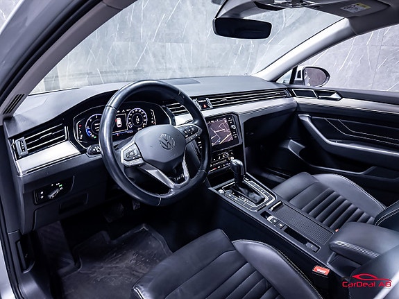 Volkswagen Passat 11 of 30