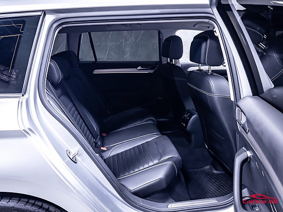 Volkswagen Passat 16 of 30