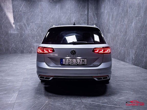 Volkswagen Passat 6 of 30