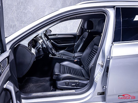 Volkswagen Passat 10 of 30