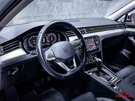 Volkswagen Passat 12 of 30