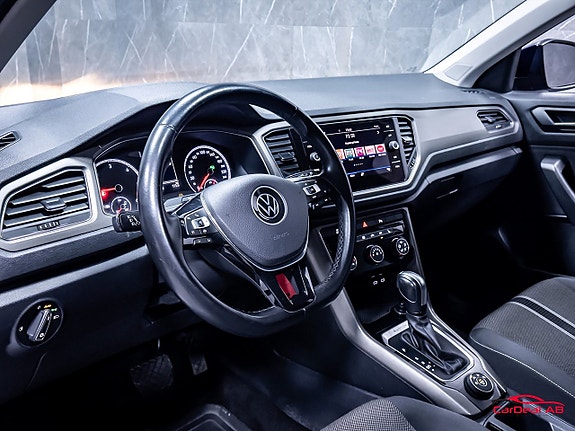 Volkswagen T-Roc 12 of 28