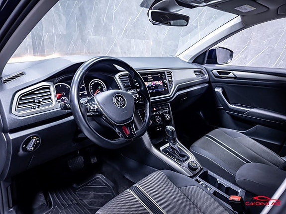 Volkswagen T-Roc 11 of 28