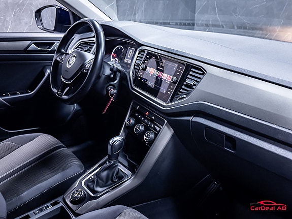 Volkswagen T-Roc 13 of 28