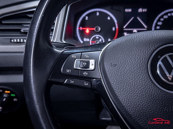 Volkswagen T-Roc 20 of 28