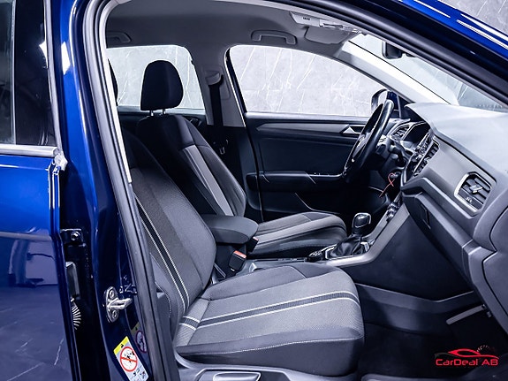 Volkswagen T-Roc 15 of 28