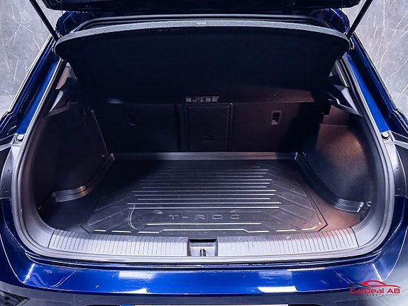Volkswagen T-Roc 17 of 28