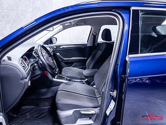 Volkswagen T-Roc 10 of 28