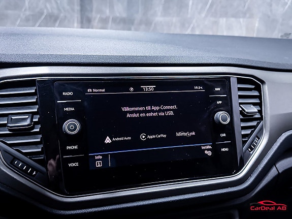 Volkswagen T-Roc 24 of 28