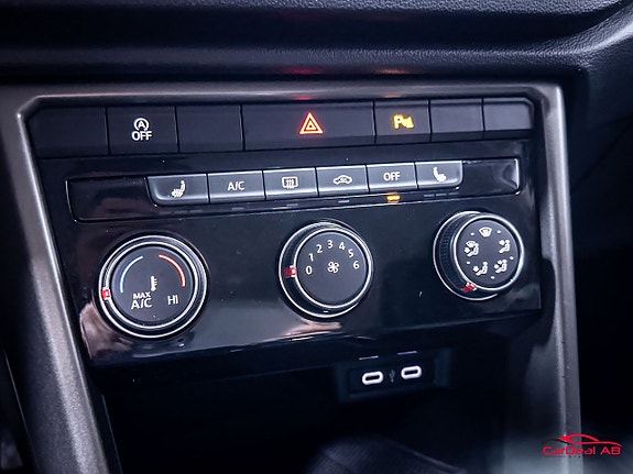 Volkswagen T-Roc 26 of 28