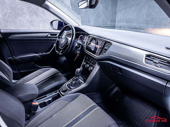 Volkswagen T-Roc 14 of 28