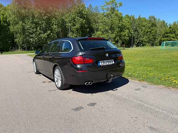 BMW 520d 2 of 5