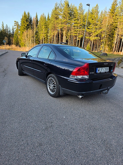 Volvo S60 4 of 5