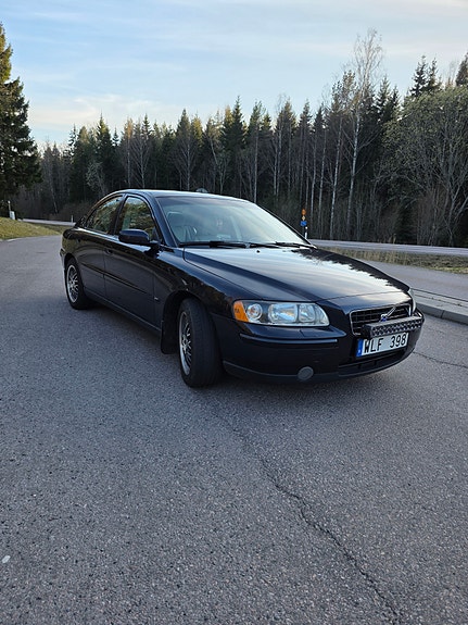 Volvo S60 2 of 5