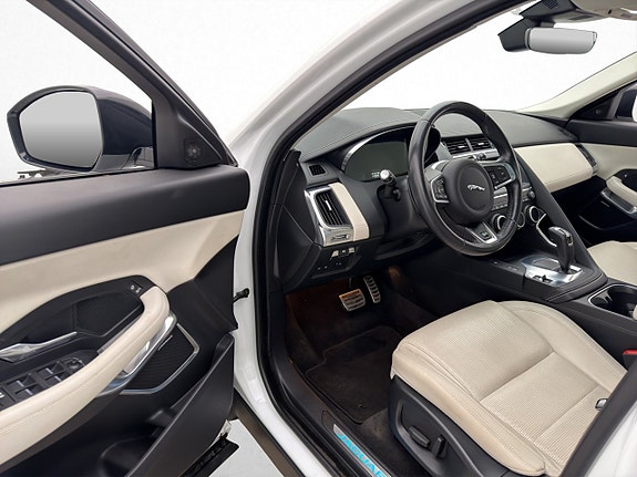 Jaguar E-PACE 10 of 30