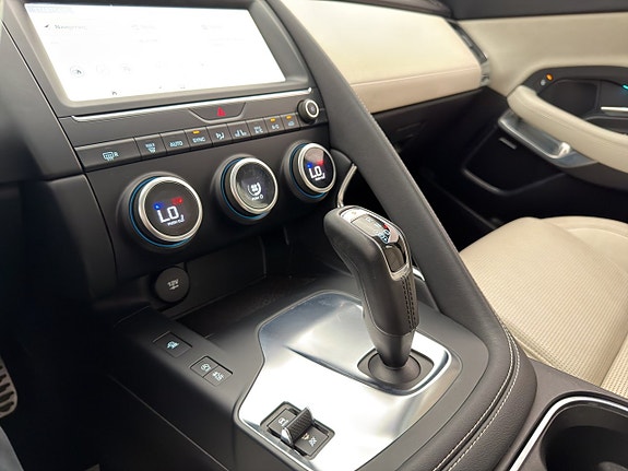 Jaguar E-PACE 21 of 30