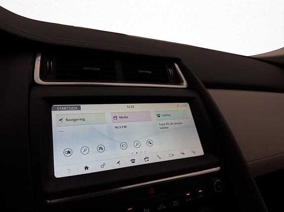 Jaguar E-PACE 19 of 30