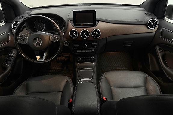 Mercedes-Benz B200 3 of 5