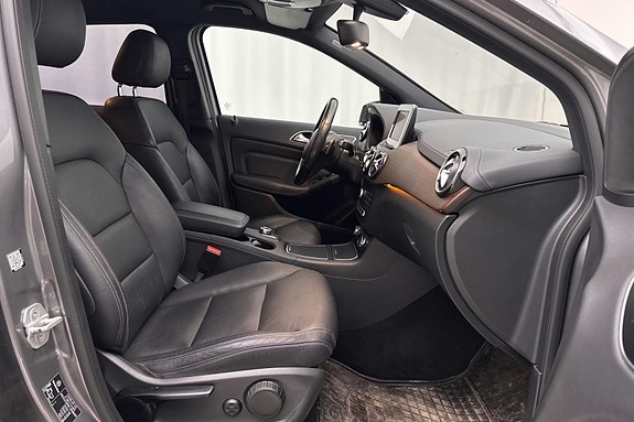 Mercedes-Benz B200 4 of 5