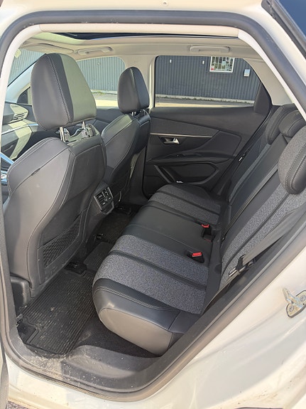 Peugeot 3008 3 of 5