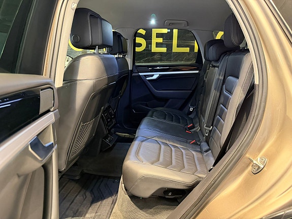 Volkswagen Touareg 21 of 28