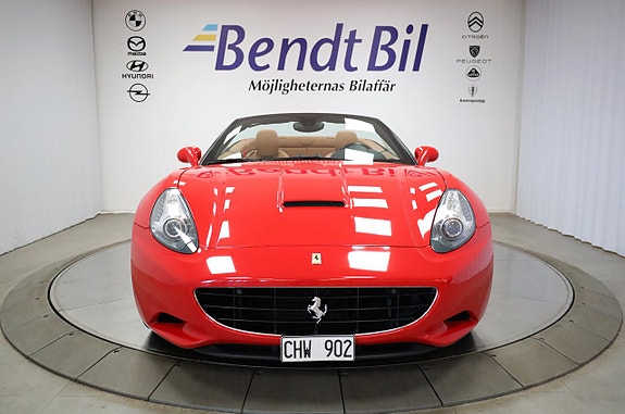 Ferrari California 2 of 5