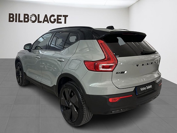 Volvo EX40 3 of 5